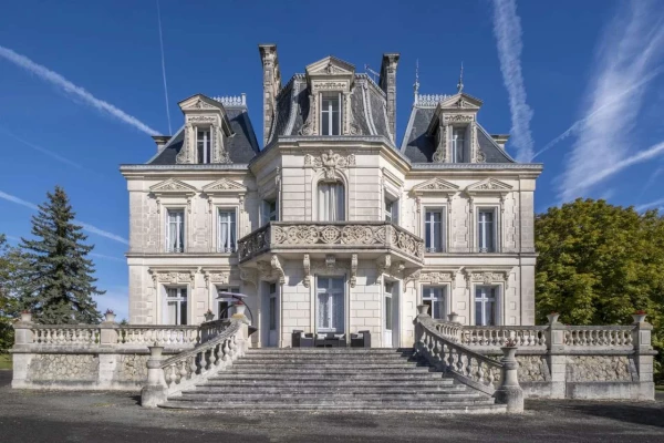 Elegant and Charming 19th Century 7 Bedroom Chateau Estate, Set Within a Large Mature Plot of 53,610m² and with a Spacio